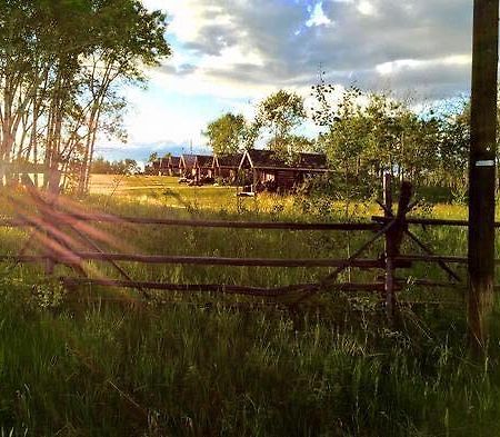 Flying U Ranch Seventy Mile House Exterior photo